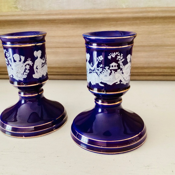 Vintage Porcelain Grecian Candlesticks Set Of 2 Cobalt Blue & White Gold Accents - Picture 9 of 12